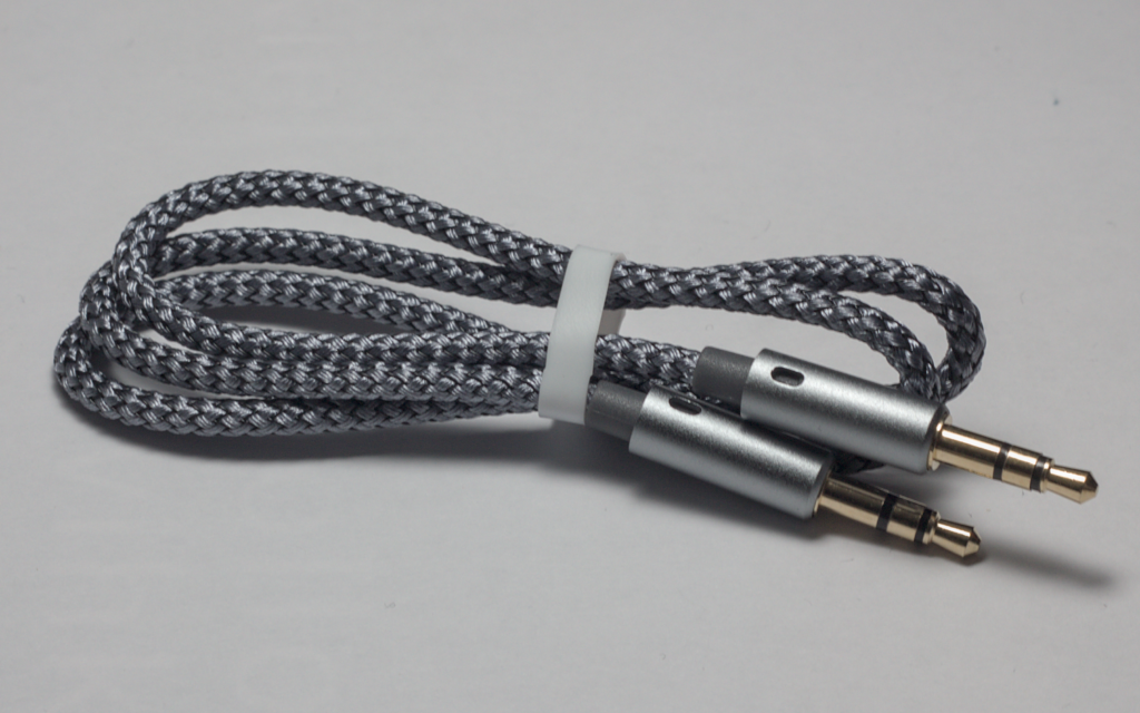 aux/3,5mm piuha punottu