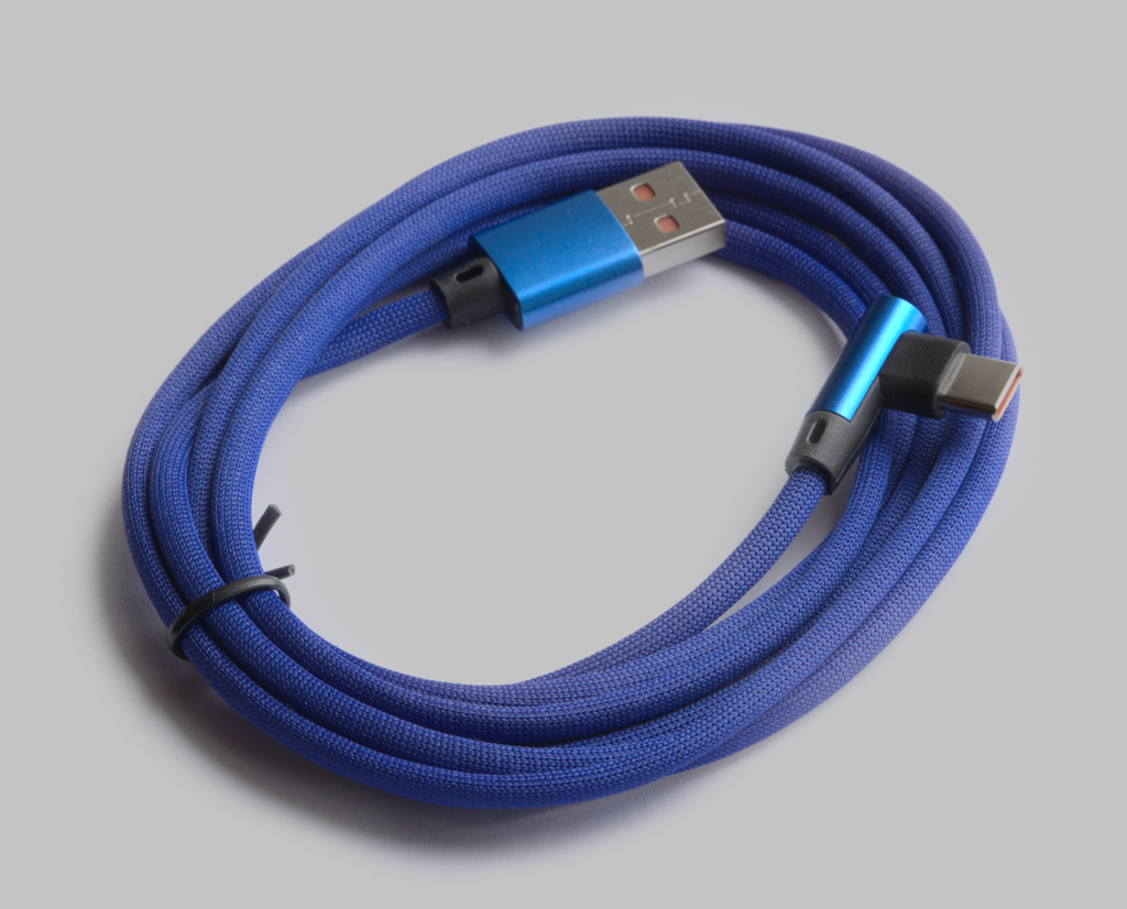 90 asteinen USB Type C latauskaapeli